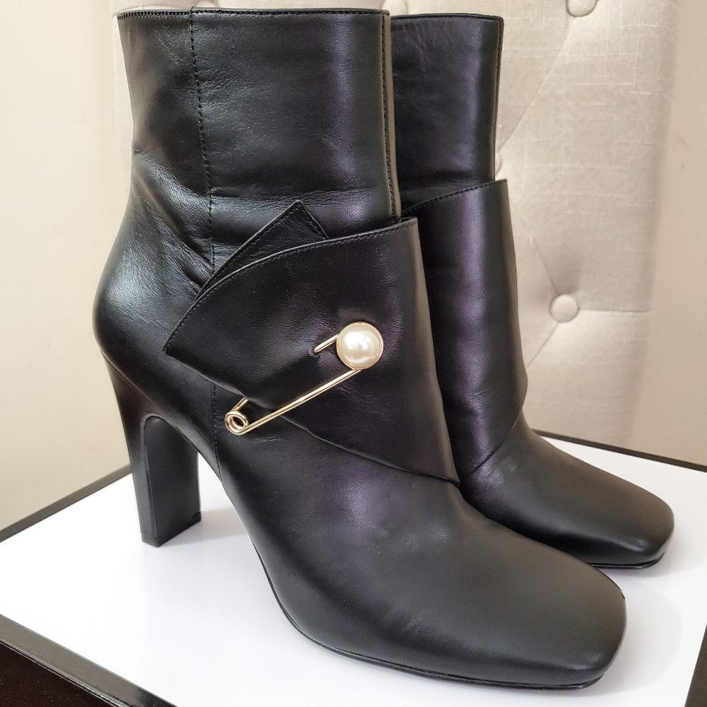 Nine West "Quitit" black leather booties